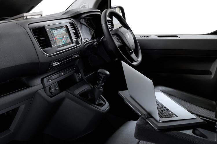 Expert 2.0 BlueHDi 145 Professional Premium, Interior thumbnail